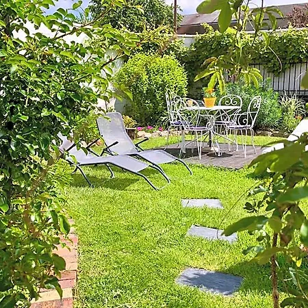Le Grenier Du Jardin ベッド・アンド・ブレックファスト 3*