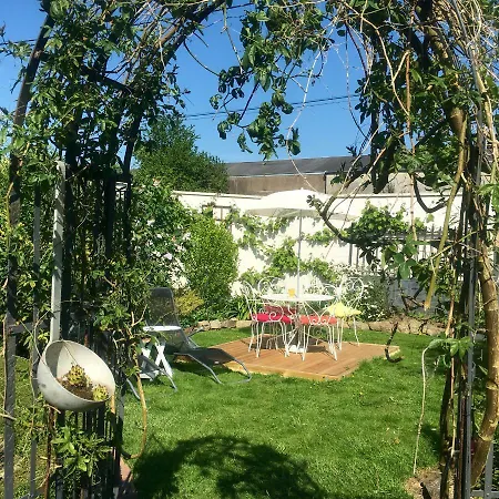 לינה וארוחת בוקר Le Grenier Du Jardin