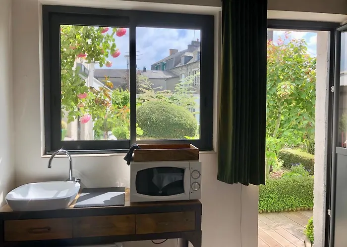 Le Grenier Du Jardin לינה וארוחת בוקר 3*