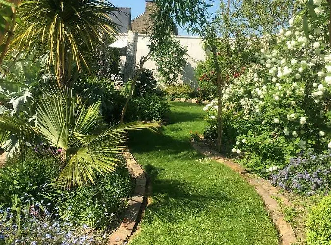 לינה וארוחת בוקר Le Grenier Du Jardin 3*